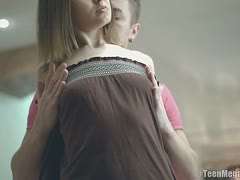Wildes Teen liebt es von hinten Wildes Teen liebt es von hinten